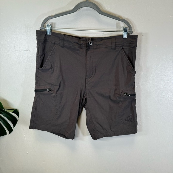 Gerry Weber Other - men's gray nylon shorts cargo pockets zipper spandex stretch waist 36" GERRY